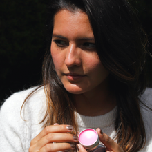 Cargar imagen en el visor de la galería, Rosas y Fruto de la Pasión - Kala Artesanal